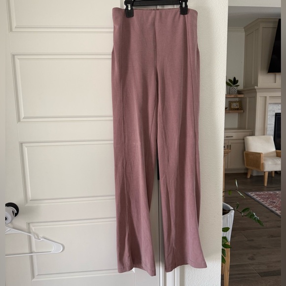 Lululemon Ribbed Softstreme Flared Pant Leggings in Twilight Rose Mauve Size 8 - Picture 6 of 13